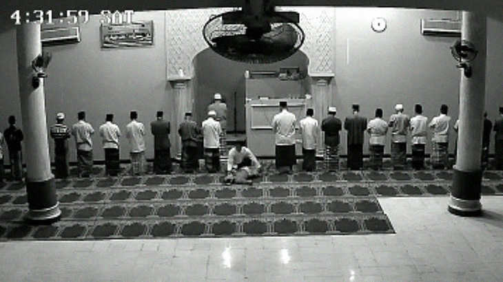 【衝撃映像】イスラム教にて祈りとは “人の死よりも重要” であることが良く分かる映像。
