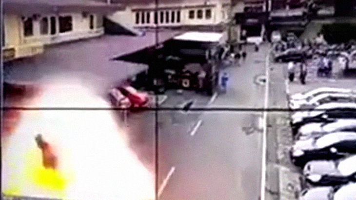 【閲覧注意】爆破テロに巻き込まれて死亡した男性、身体のパーツが飛び散ってる･･･。