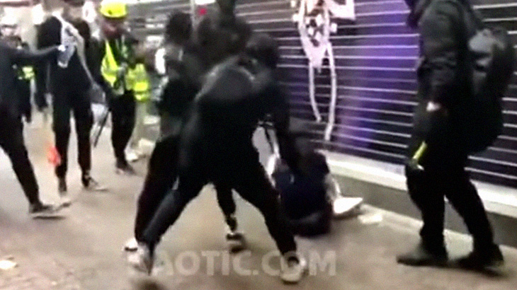 【衝撃映像】香港のデモ隊、もはや暴徒と化している･･･。