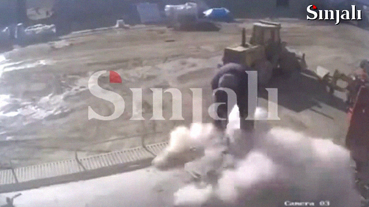 【衝撃映像】セメントタンクの蓋を開けようとした男性、爆発により吹き飛ばされて死亡。