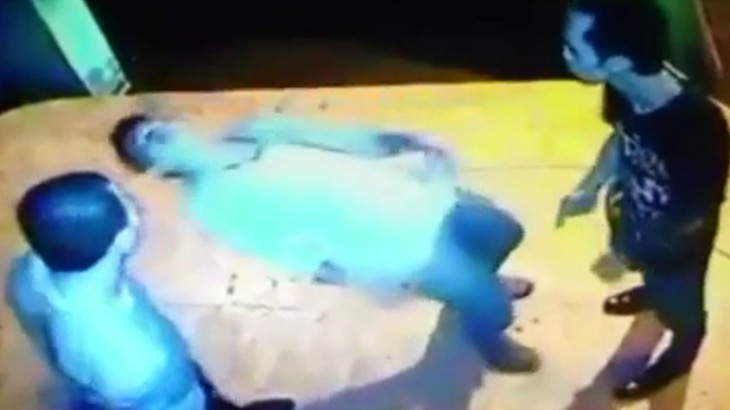 オラついた男、ヒョロガリの男にワンパンKOされてしまう･･･。