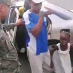 【衝撃映像】1台のセダン車から18人も出てくるとかどうなってんの･･･？