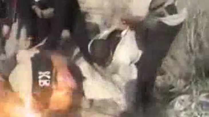 【閲覧注意】身体に灯油をかけられて生きたまま殺される捕虜たち･･･。