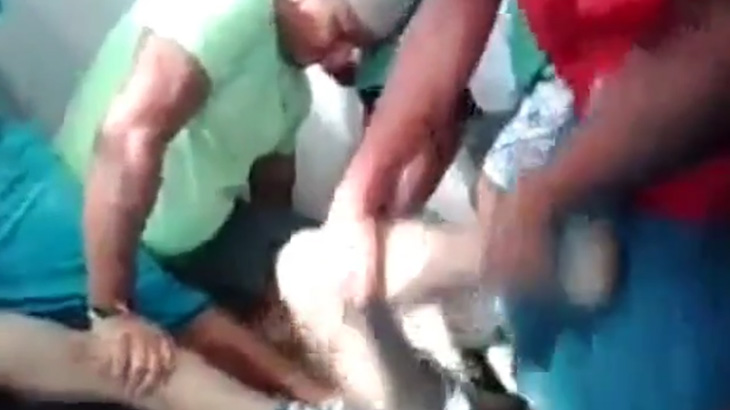 レイプして投獄された男、他の囚人たちから “金玉叩きまくりの刑” に処される･･･。