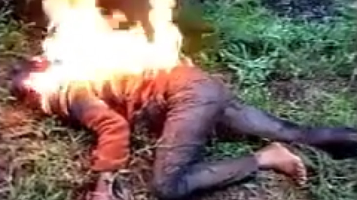 【閲覧注意】森の中で女性が燃やされてるんだけど･･･。