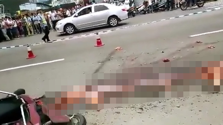 【超！閲覧注意】トラックに轢かれた女性、ミンチになってしまう･･･。