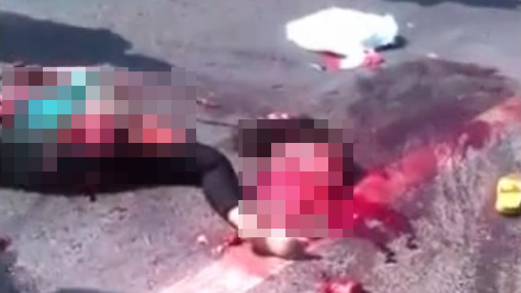 【超！閲覧注意】トラックに轢かれて頭が切断されてしまった女性のグロ動画。