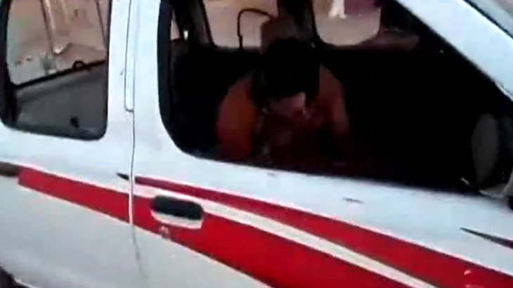 【閲覧注意】自分の脳みそを “手に抱えて” 死んだ男････。