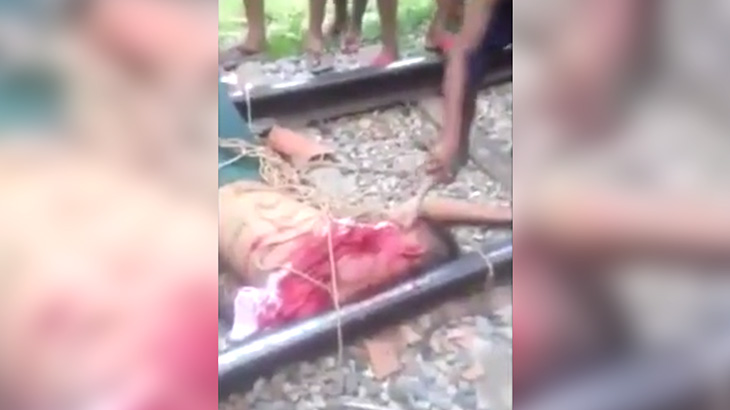 【閲覧注意】殺人犯の男、住民たちにより残虐に殺害される･･･。