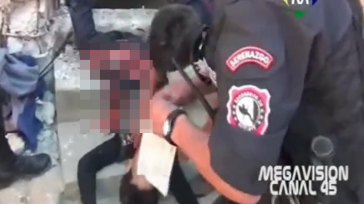 【閲覧注意】トラックに押しつぶされてしまった男、下半身がグチャグチャに･･･。