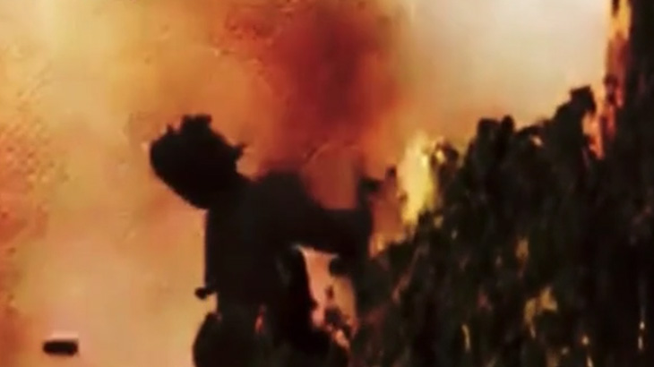 【衝撃映像】ロケットランチャーの暴発により頭が吹き飛んで死亡した兵士。