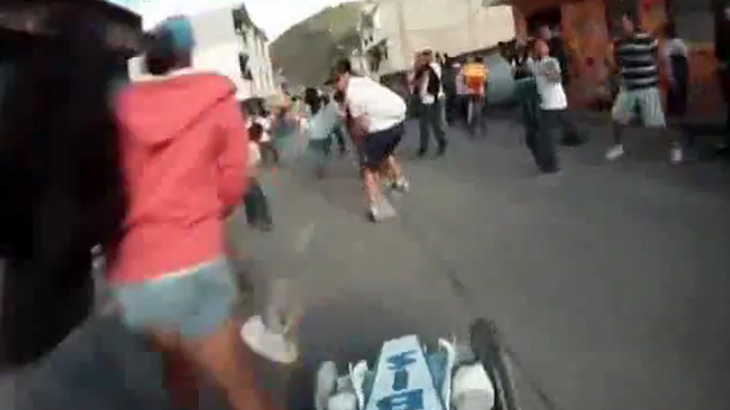 ギャラリーが邪魔すぎてまったくレースにならない会場･･･。