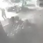 【衝撃映像】車爆弾により罪のない住民たちが殺される瞬間。
