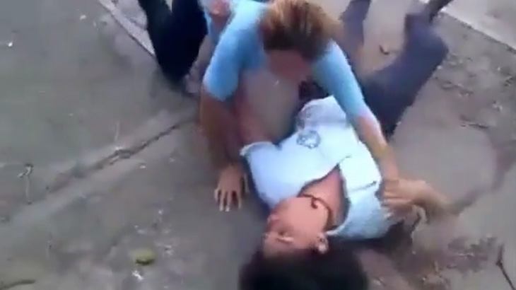 女子学生同士の喧嘩で後頭部を強打した女の子、死んでしまう･･･。