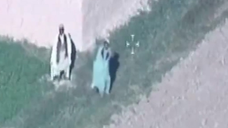 【衝撃映像】ミサイルに身体をバラバラにされてしまう2人の男性･･･。