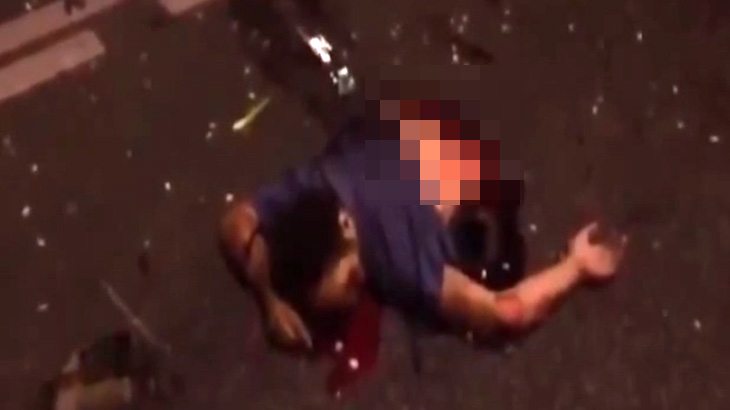 【閲覧注意】この事故現場、”胴体真っ二つ” になって死んだ男が転がってるんだけど･･･。