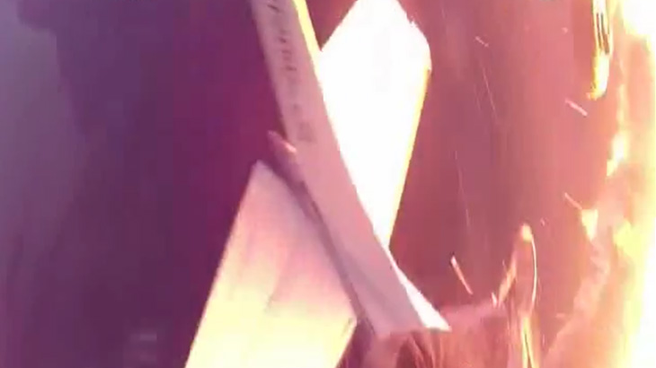 【衝撃映像】スカイダイビングの客を乗せた飛行機が衝突事故。その機内映像が怖すぎる･･･。