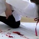 【閲覧注意】日本の女子高生さん、お腹に包丁を刺してしまう･･･。
