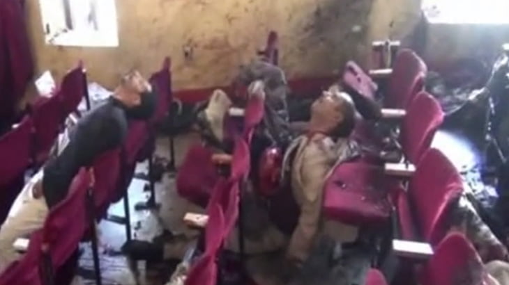 【衝撃映像】講演会中に自爆テロ。数十人が死亡したグロ動画。