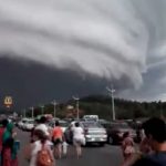【衝撃映像】”この世の終わり” みたいな雲が撮影される。