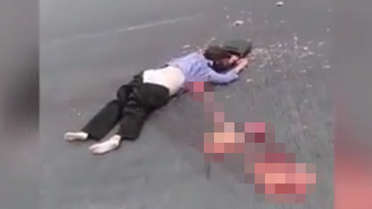 【閲覧注意】内臓を引きずり出されたかのようにして死んだ女性のグロ動画･･･。