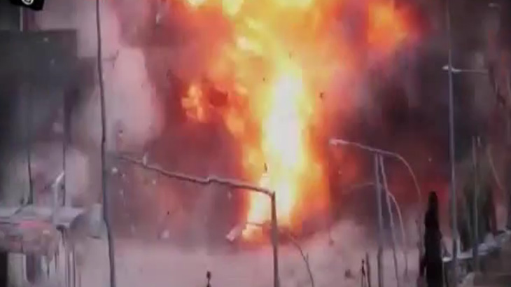 【衝撃映像】テロリストの男「今から自爆テロ行ってくるで！ほな！」→ 大爆発。