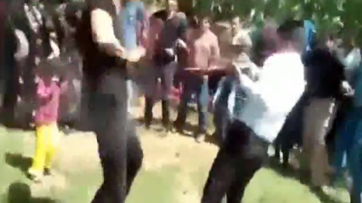 【衝撃映像】結婚式に参加してて銃で殺されるなんて思わないよな･･･。