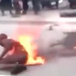 【衝撃映像】同性愛者というだけでリンチされて燃やされてしまう2人の男･･･。