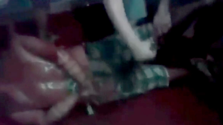 レイプ犯の男、刑務所内で肛門に何度も木の棒を突き刺されてしまう･･･。