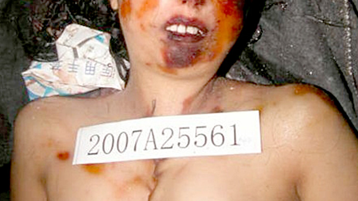 【閲覧注意】死んでしまったアジア人女性のバストアップを撮影したグロ画像集･･･。