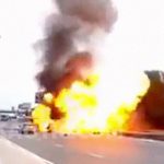 【衝撃映像】ガスボンベをたくさん積んだトラックが事故るとこうなる･･･。