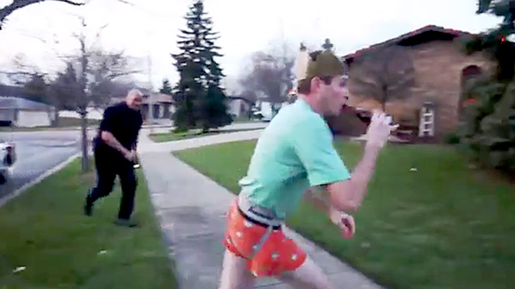 警察官をおちょくったアホ、普通にテーザー銃で感電させられる。