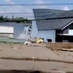 【衝撃映像】湖畔に建てられた16戸の家が倒壊する瞬間。