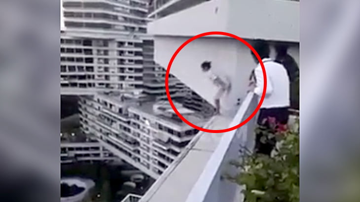 【衝撃映像】大勢が見守る中、17階の高さから飛び降り自殺した女性。