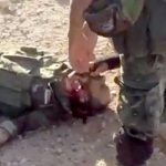 【閲覧注意】殺した敵の首を切断する兵士たちのグロ動画。