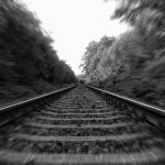 【閲覧注意】列車に轢かれてなんだかよく分からない姿に変わり果てた男のグロ動画。