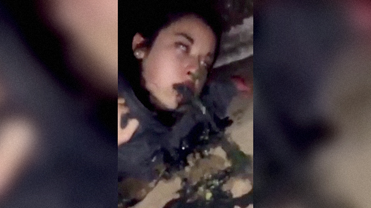 ドブの水みたいなゲロを吐く女性。なにこれ･･･。