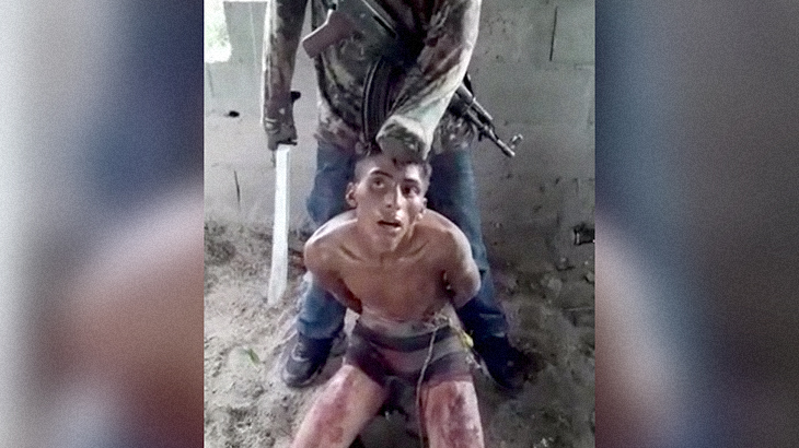 【閲覧注意】ギャングがマチェーテを使い “たったの7秒” で男の首を切断するグロ動画。