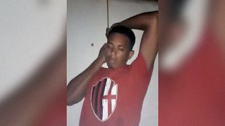 【閲覧注意】首吊り自殺することを強要された男。