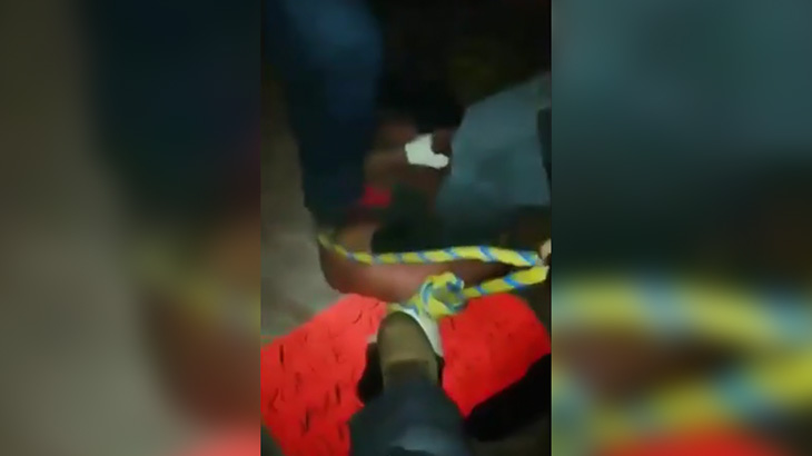 【衝撃映像】ライバルギャングの首をロープで締めて殺す映像。