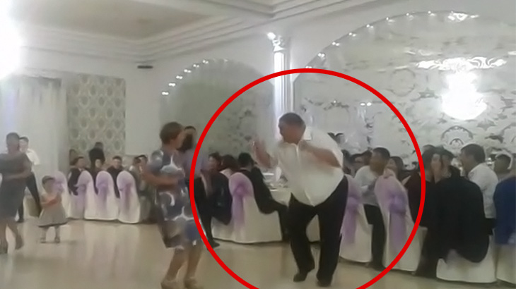 ノリノリでダンスしていた男性が心臓発作て突然死する瞬間。