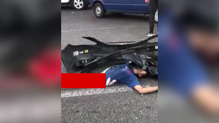 【閲覧注意】事故で胴体が真っ二つになってしまった男性のグロ動画。