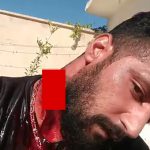 【閲覧注意】マチェーテで襲われた男、切り開かれた首を自撮りするグロ動画。