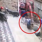 油圧ショベルの運転操作Lv.1の作業員、同僚の足を破壊してしまう･･･。