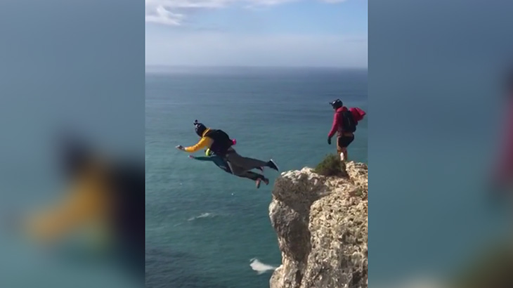 ベースジャンプに挑戦した観光客、パラシュートが開かず地面に激突して死亡･･･。