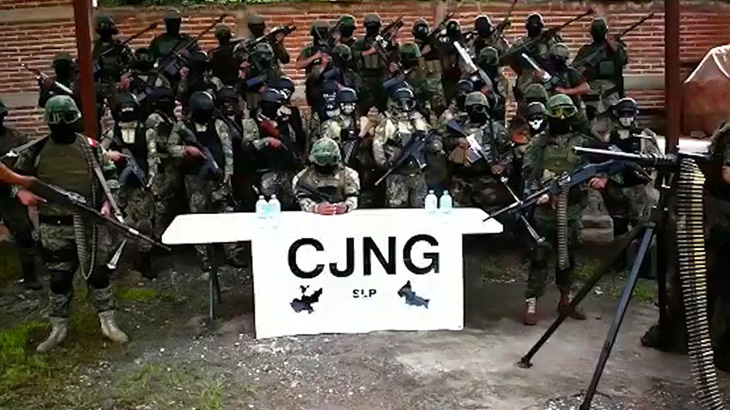 【閲覧注意】麻薬カルテルのメンバー、陸軍に頭を割られて殺されたグロ動画。