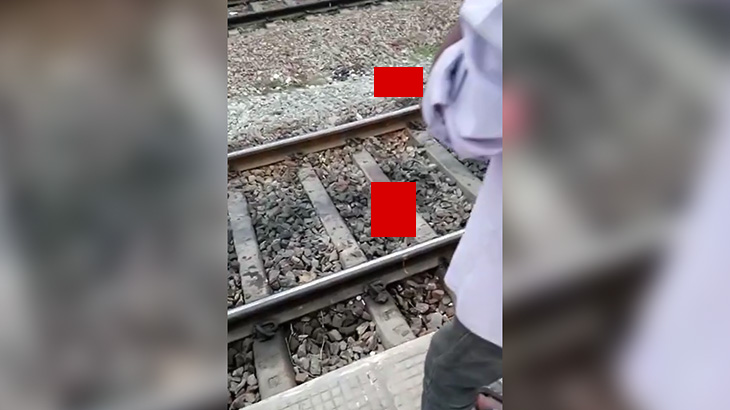 【閲覧注意】電車に轢かれて身体をバラバラにされて死んだ男のグロ動画。