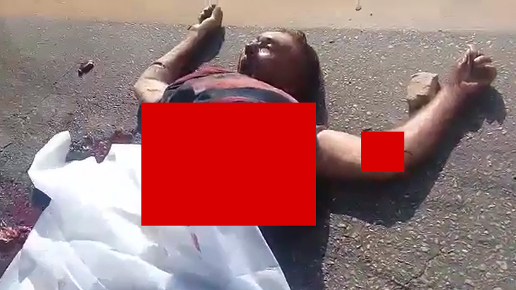 【閲覧注意】事故で死亡したバイカーの胴体、グチャグチャになってしまったグロ動画。