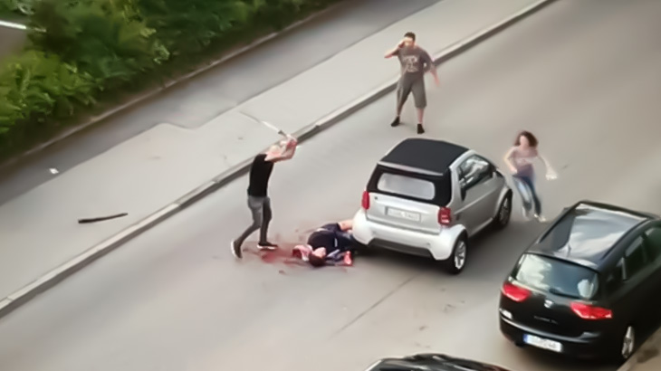 【閲覧注意】日本刀で男性を斬り殺す移民の男。