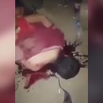 【閲覧注意】拷問の末にナイフで首を何度も刺されて殺される捕虜の男性。